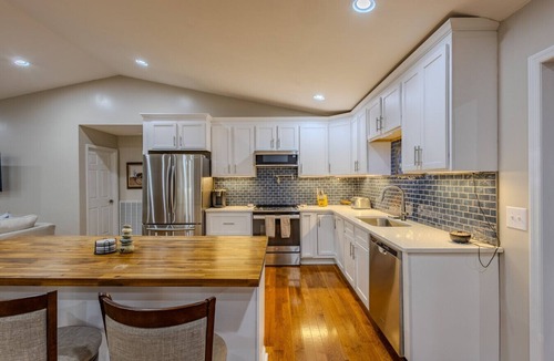 Ten Mile House | Tranquil Terrace at Watts Bar Lake