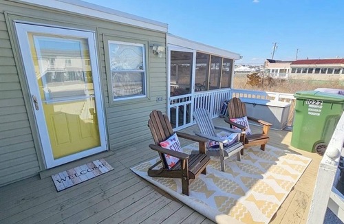 Tuckerton Beach House | Tranquil Water View 3-bedroom, 1-bathroom house in Tuckerton Sleeps : 8