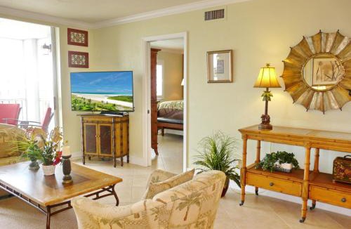 Marco Island Apartment | Tranquil waterfront condo with pool and steps to beach