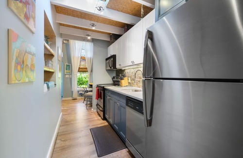 Historic Seaport Cottage | "Tranquility " At Ann Street Gardens Steps From Duval