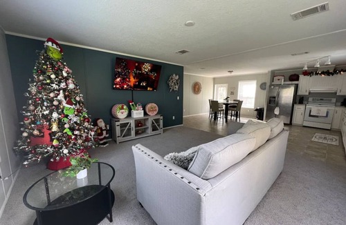 Land O' Lakes House | Tranquility house close to airport, beach, mall, park, zoo.