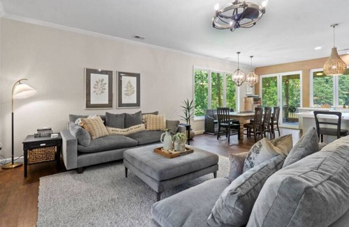 Easley House | Tranquility on the Lake- Greenville Lakehouse!