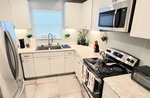 Riviera Beach Apartment | Travelers Paradise- East by the Beach