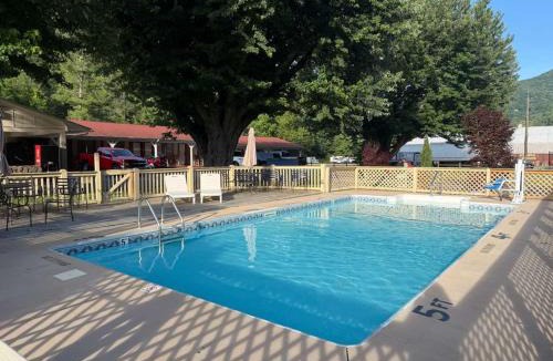 Maggie Valley Hotel | Travelowes Motel - Maggie Valley