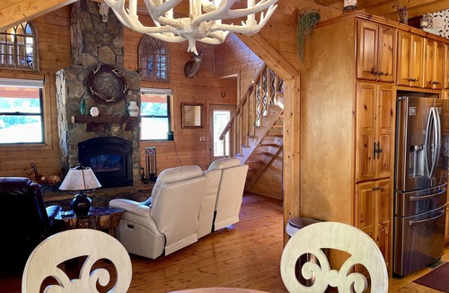 Johnson City Cabin | Tree House Treasure ~ Rare Find ~