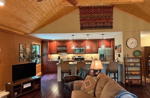 Cullowhee House | Tree Top Mountain Lodge