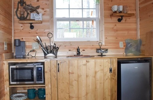 Mentone Cottage | Treehouses located at Little River Canyon overlooking a private lake.
