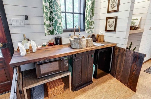 Chattanooga House | Treetop Hideaways - The Wood Lily Treehouse