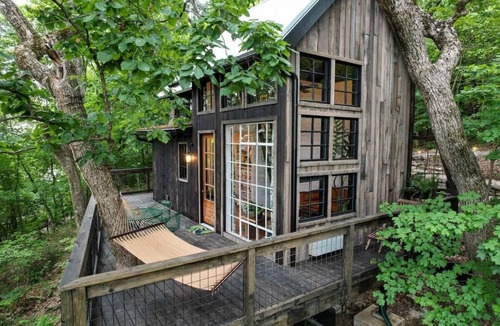 Chattanooga House | Treetop Hideaways - The Wood Lily Treehouse