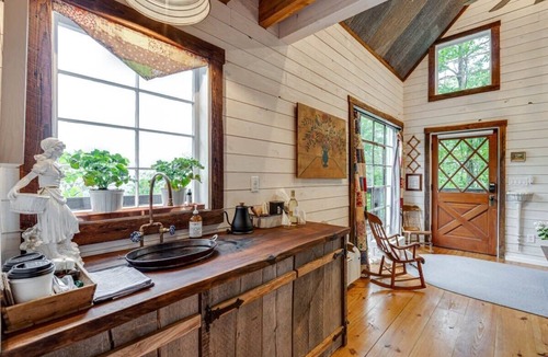 Chattanooga House | Treetop Hideaways - The Redbud Treehouse