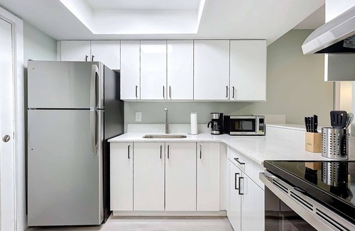 Lauderdale Harbours Condo | Trendy 1BR with Pool & Modern Amenities