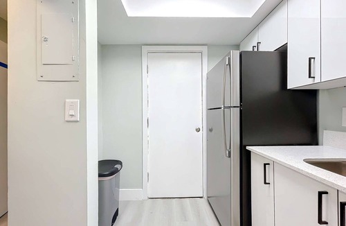 Lauderdale Harbours Condo | Trendy 1BR with Pool & Modern Amenities