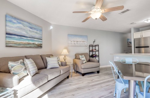 Fort Walton Beach - Destin Condo | Trendy condo with full kitchen, shared pool, and easy beach access