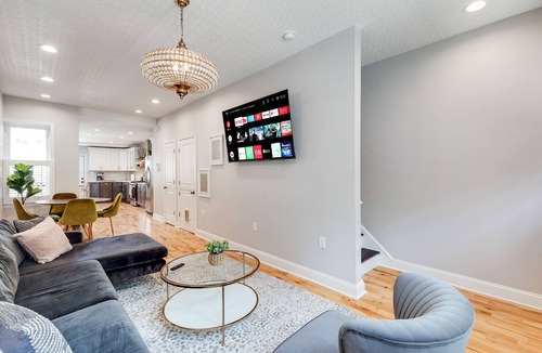 Fairmount House | Trendy Fairmount Gem Roof Deck