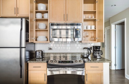 Mount Vernon Square Apartment | Trendy Mount Vernon Studio w/Yoga & Game Room, nr Arena, by Blueground