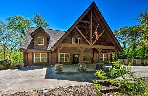 Trenton House | Trenton Cabin w/Hot Tub - 14 Mi to Lookout Mtn!