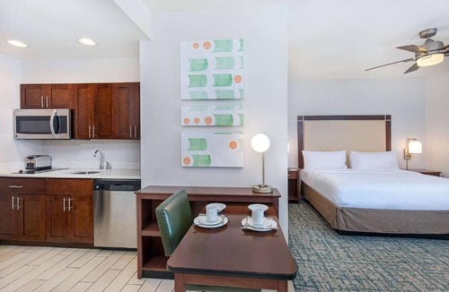 Sandy Springs Hotel | Triple Comfort | 3 Suites w/Free Breakfast, Parking & Pool Near Perimeter Mall