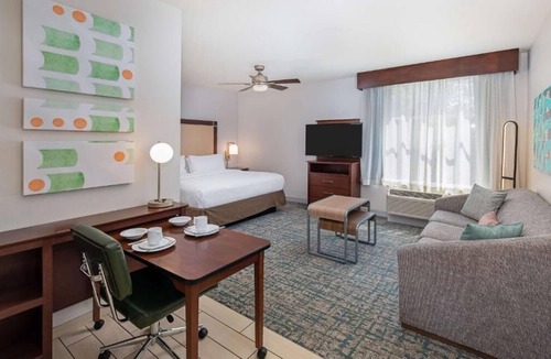 Sandy Springs Hotel | Triple Comfort | 3 Suites w/Free Breakfast, Parking & Pool Near Perimeter Mall