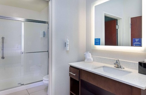 Sandy Springs Hotel | Triple Comfort | 3 Suites w/Free Breakfast, Parking & Pool Near Perimeter Mall