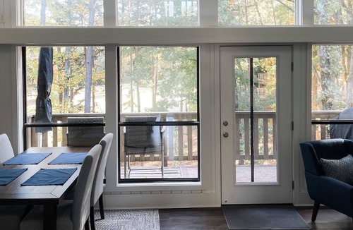 Salem Condo | Tritoon Rental | Lake Keowee Condo | Private Balcony | Beach | Mtns| Pool | Golf