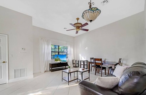 Southwest Ranches House | Tropical and Lush Paradise
