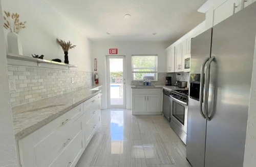Royal Poinciana House | Tropical Breeze S 6 Guests-Heated Pool-Golf-Beach