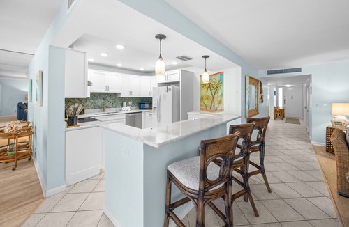 Sanibel Condo | Tropical breezes, sounds of the ocean, views of the beach