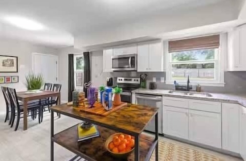 Charlotte House | Tropical Bungalow | Hot Tub · Patio · Full Kitchen