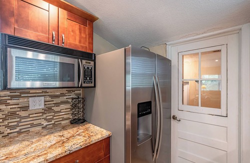 Downtown Hollywood House | Tropical Cabana 2/2 - 4 Guests - Heated Pool