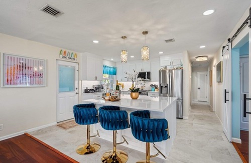 Imperial Point House | Tropical Chic 4BR Heated Pool Home, 5 min to beach, PAC-MAN, Games