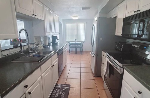 Forest Hills House | Tropical Escape Pool + Beaches Nearby 5min, Tarpon Spring