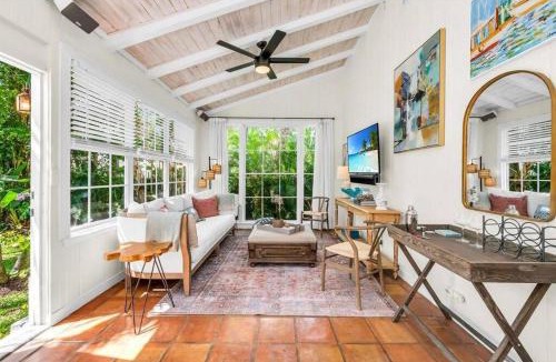 Flamingo Parks Villa | Tropical Estate w/Guesthouse & Pool. Sleeps 8!