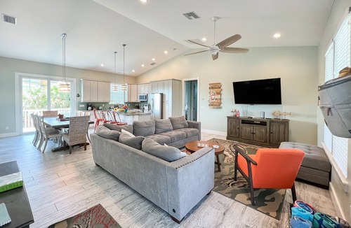 North Captiva House | Tropical Family Oasis: Pool, Spa, Golf Cart – End of Year Deals & Specials!