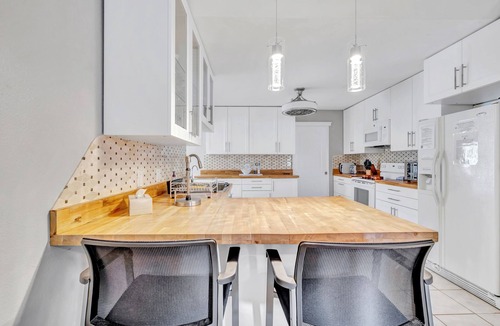 Murdock House | TROPICAL FAMILY OASIS ON CANAL-PET FRIENDLY