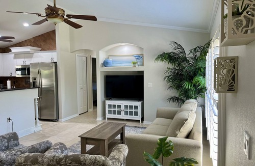 North Port House | Tropical Getaway close to Mineral springs,Beaches!