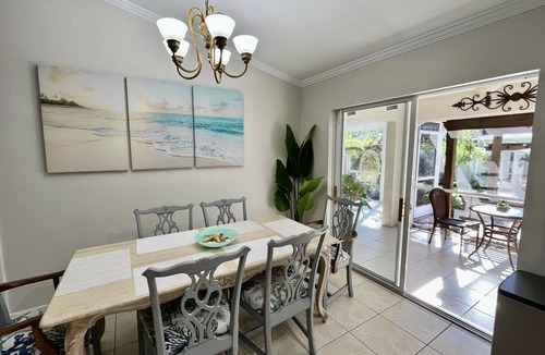 North Port House | Tropical Getaway close to Mineral springs,Beaches!