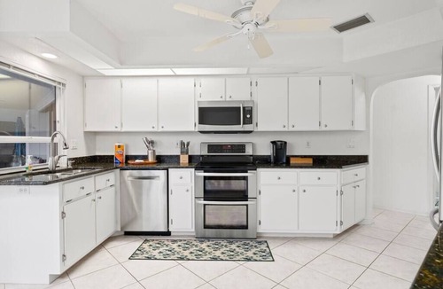 Port Charlotte House | Tropical Getaway for 8!