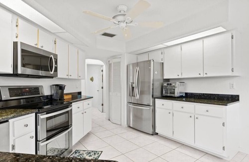 Port Charlotte House | Tropical Getaway for 8!
