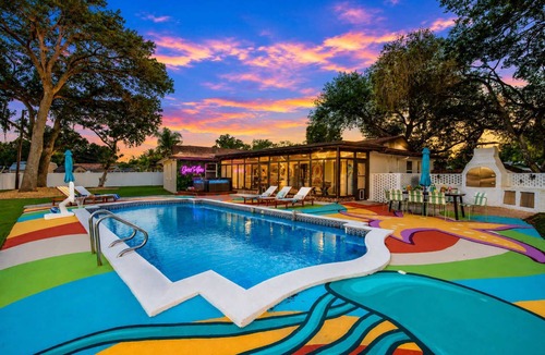 Clearwater House | Tropical getaway w Pool, Pickleball & Game Room