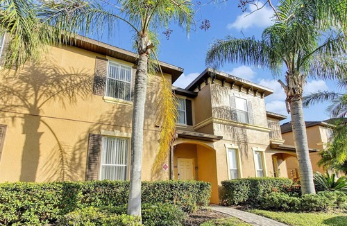Wellington House | Tropical haven 4-bedroom townhome in Davenport