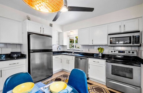 Middle River Terrace House | Tropical Heated Pool+Hot Tub! 1 Mile To Beach!