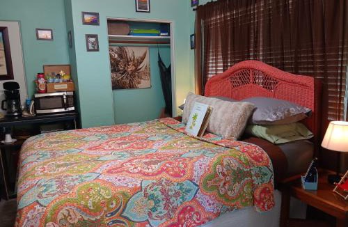 Walkers Holly Hill House | Tropical Hideaway