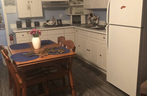 Bayonet Point Apartment | Tropical holiday efficiency