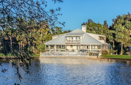 Aripeka House | Tropical Island Romantic Waterfront Private New 2Bed Suite Pool Sand Beach Gulf!
