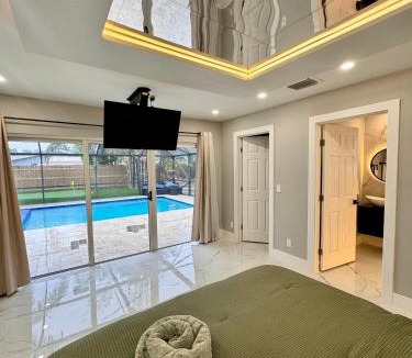West Palm Beach Villa | Tropical Luxury Paradise - Fully Renovated in WPB
