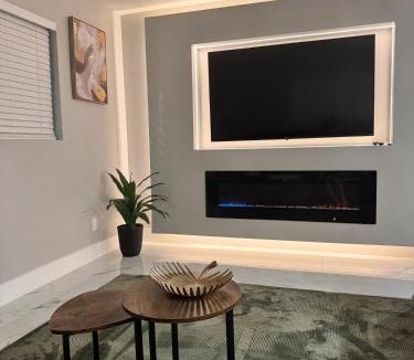 West Palm Beach Villa | Tropical Luxury Paradise - Fully Renovated in WPB