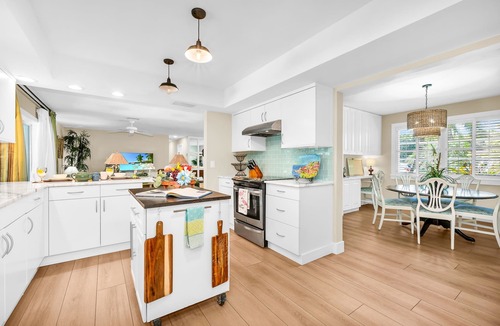 Palm Beach Gardens House | Tropical Mango Bungalow | Pool + Close to Beach!