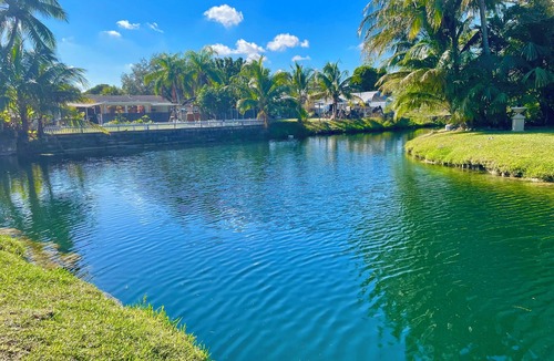 Palmetto Bay House | Tropical Miami Waterfront