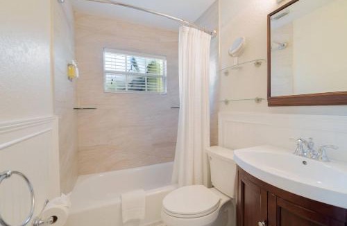 Grandview Heights House | Tropical Nola Studio Vacation Rental
