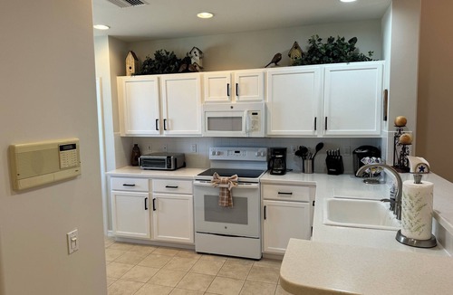 Tropical Cove Condo | Tropical Oasis at Lexington CC Lake Village